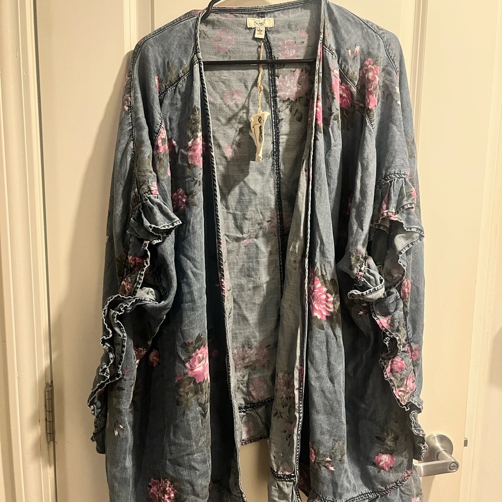 Easel Blue Floral Kimono